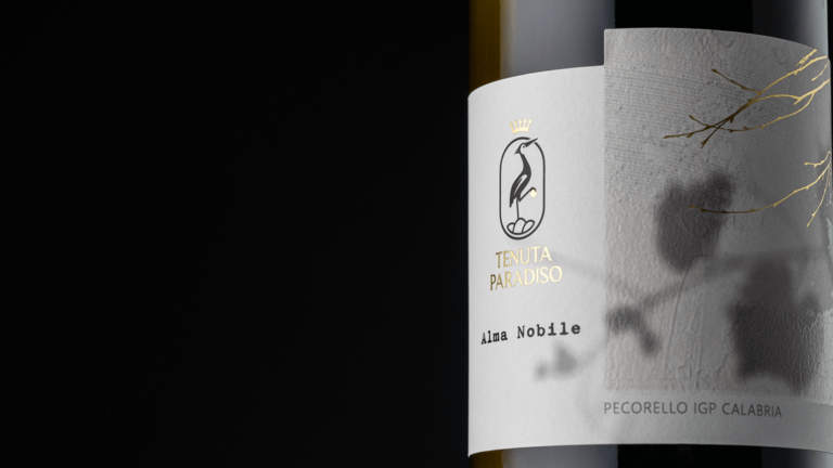 L’etichetta del vino Alma Nobile pubblicata su Packaging of the World